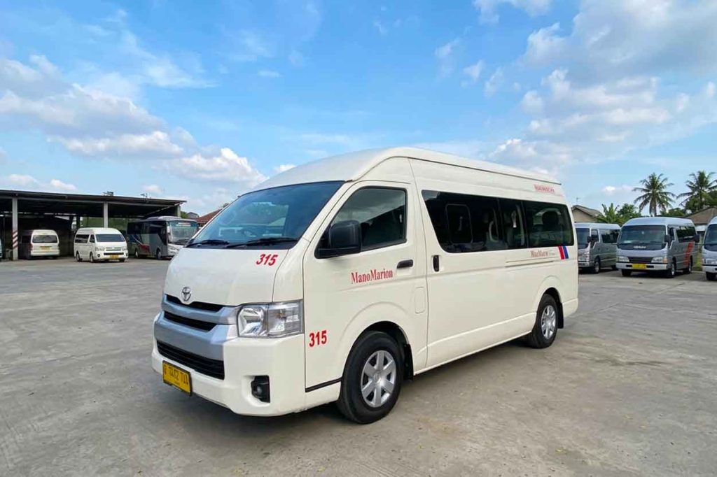Hiace interior 15 seat Mano Marion transport
