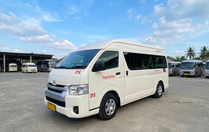 Hiace interior 15 seat Mano Marion transport