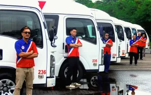 sewa mobil elf untuk shuttle acara konser JIS
