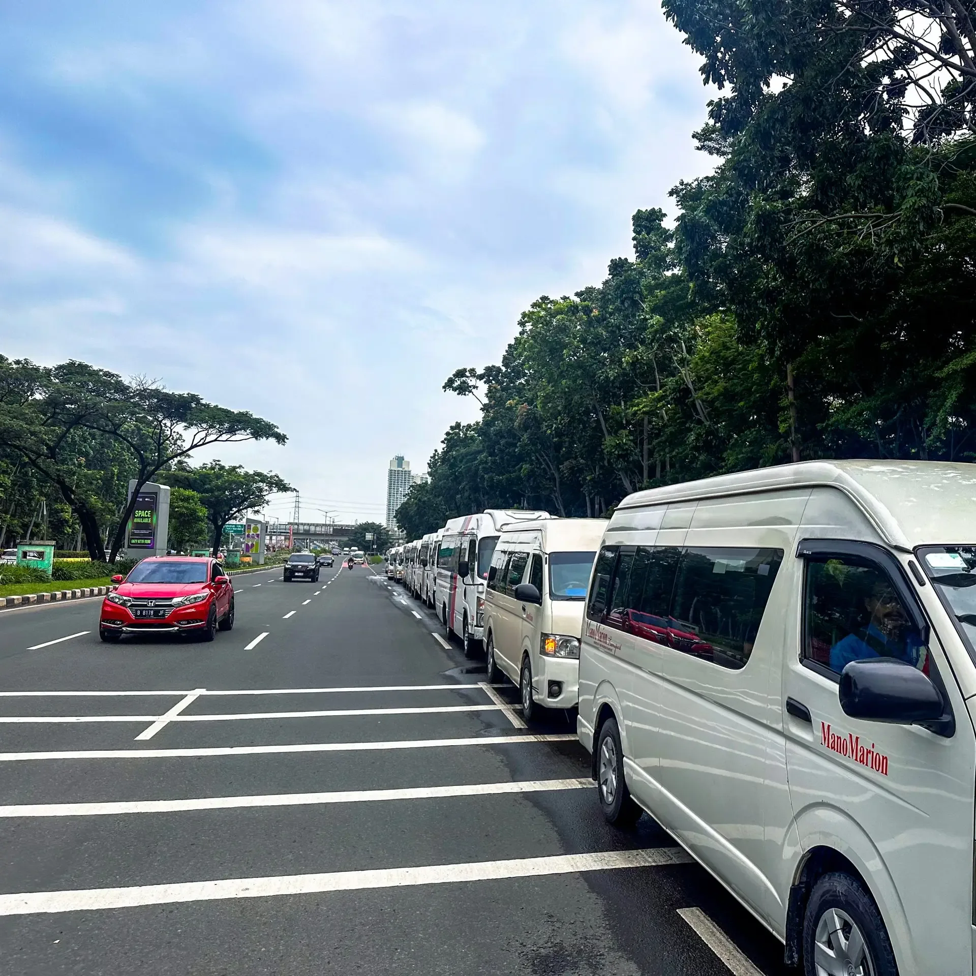 sewa hiace layanan antar jemput shuttle